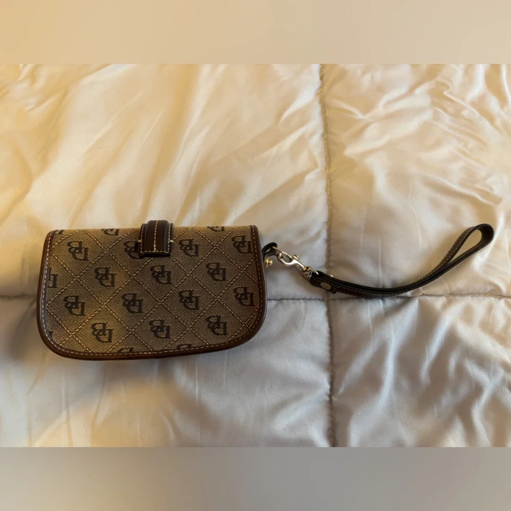 Dooney & Bourke vintage brown leather wristlet - Picture 4 of 9